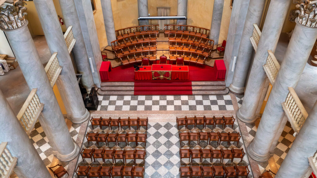 Governance costituita da persone di comprovata competenza specifica, forte senso istituzionale e spiccate doti di indipendenza e intraprendenza, sempre garantendo che siano rappresentati i diversi punti di vista presenti in Ateneo in termini di area scientifica, ruolo, genere.