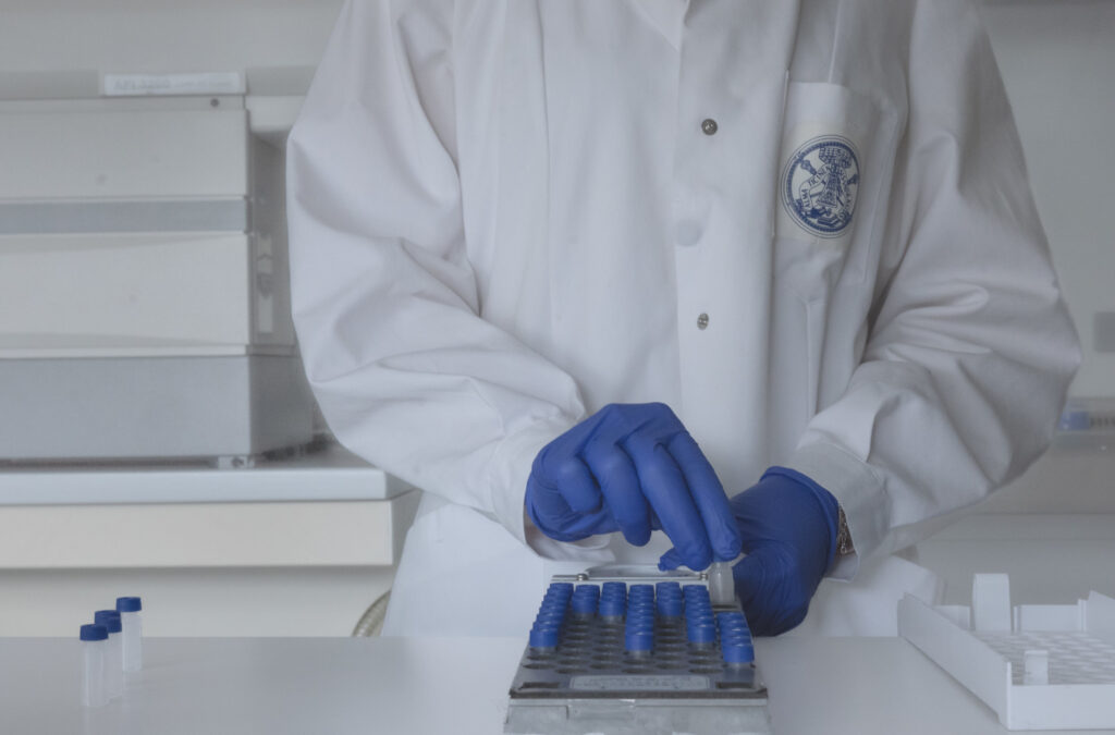 L’altra finalità fondamentale dell’Ateneo è la Ricerca. In quest’ambito, i successi ottenuti in questi anni costituiscono una base di partenza da cui lanciare le sfide del futuro, dandosi una struttura solida che li renda sempre più frequenti e diffusi.